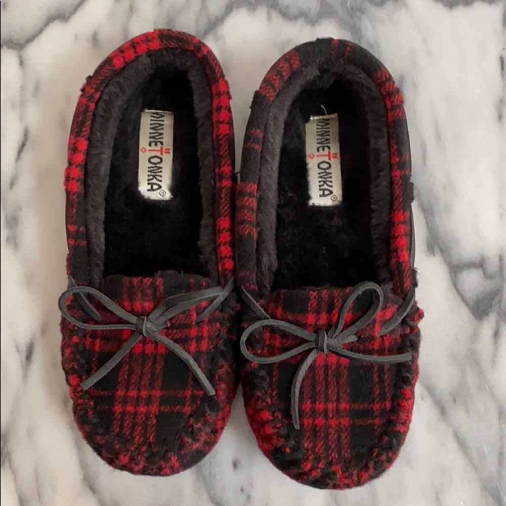 Minnetonka slipper shoes